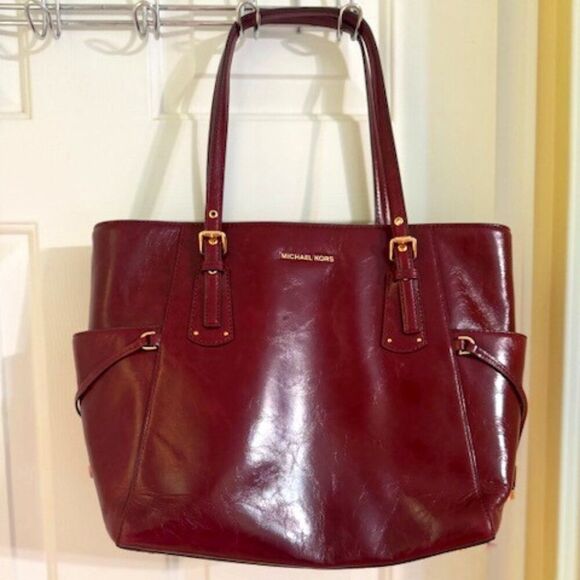 Michael Kors Voyager East/West Tote Bag Burgundy - Picture 1 of 10